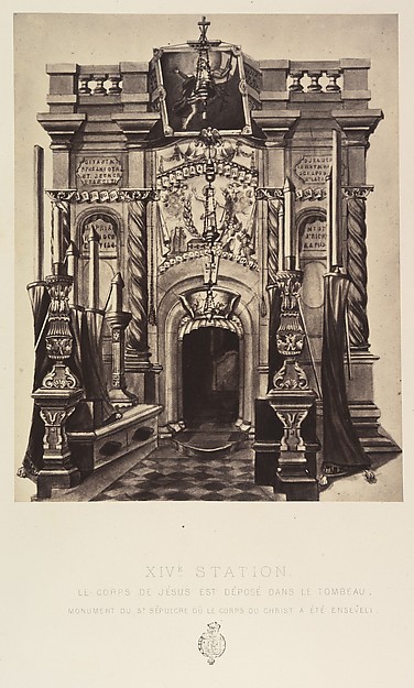 XIVe Station. Le corps de Jésus est deposé dans le tombeau. Monument du St Sépulcre où le corps du Christ a été enseveli.