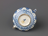 Small covered winepot or teapot (similar to 1975.1.1714-15 and 1975.1.1717), Chinese  , Qing Dynasty, Kangxi period, 