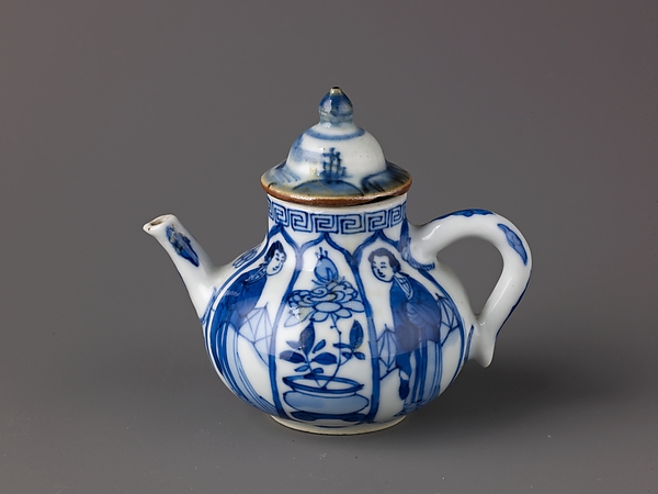 Small wine pot or teapot with a lid by Chinese, The Metropolitan Museum of Art